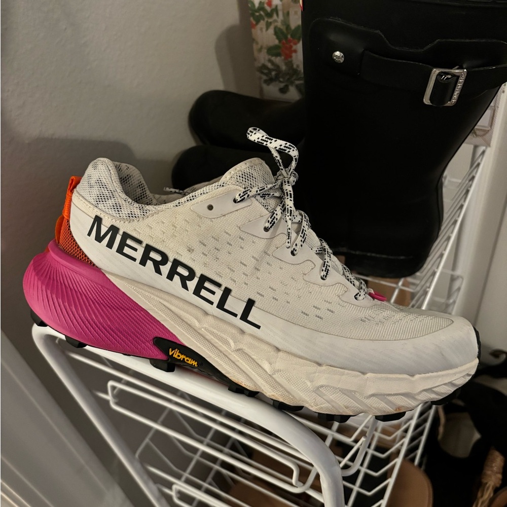 Merrell Women's White and Pink Athletic Shoes